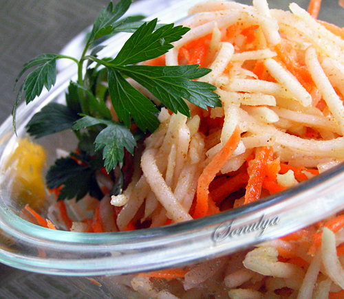 Салат из кольраби и морковки по-турецки