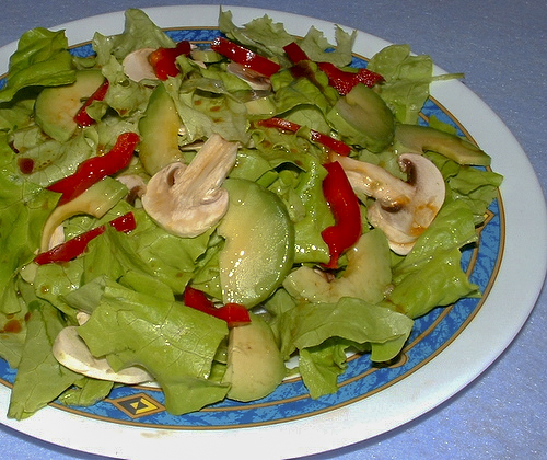 Салат со свежими шампиньонами и авокадо