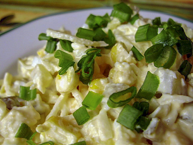 Салат с яйцами и хреном