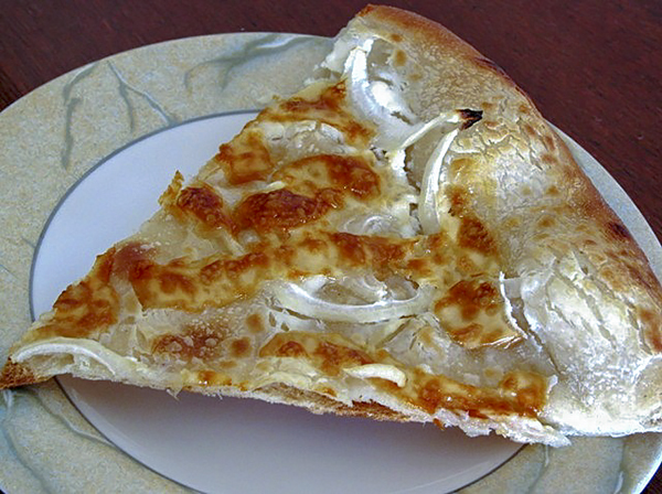 Пирог с копченым сыром