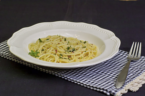 Спагетти с оливковым маслом и чесноком (Spaghetti Aglio E Olio)