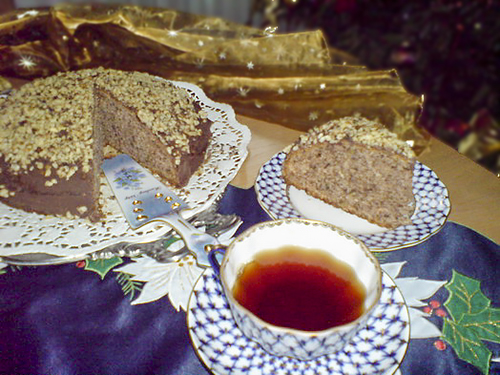 Шоколадный кекс с яичным ликером и орехами