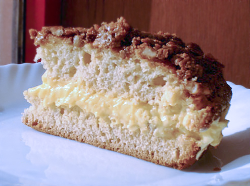 Пирог с заварным кремом и ореховой карамелью