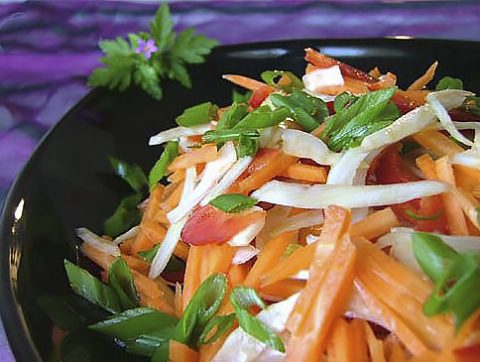 Салат из кольраби, моркови и фенхеля