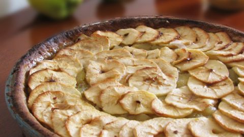 Яблочный пирог с медово-сливочной глазурью