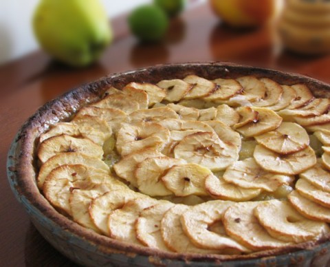 Яблочный пирог с медово-сливочной глазурью