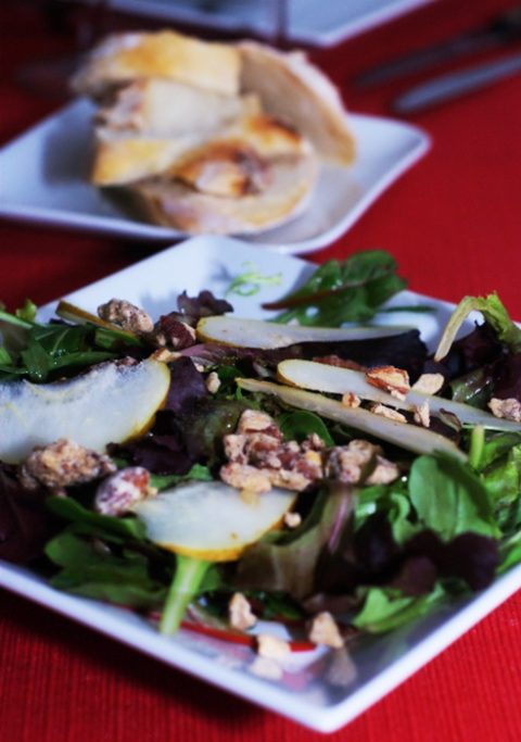 Салат с грушами и карамелизированными орехами
