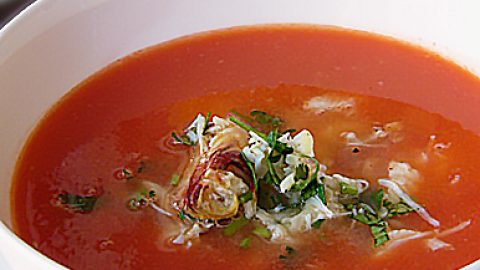 Суп с арбузом, крабом и тайскими специями (Thai-spiced Watermelon Soup with Crabmeat)