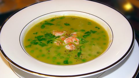 Гороховый суп с рислингом и креветками