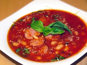 Фасолевый суп с колбасками