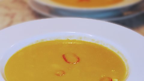 Рыбный суп-пюре с бататом и чили