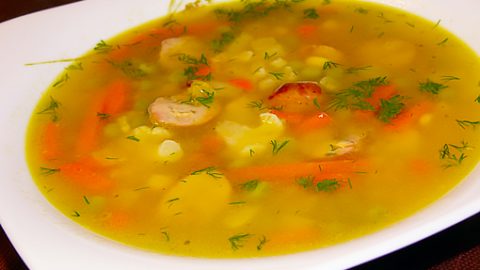 Овощной суп с колбасками и чечевицей