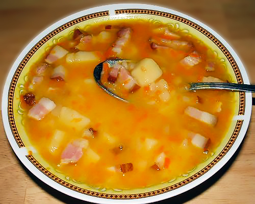 Наваристый гороховый суп с копченостями и сыром по-домашнему