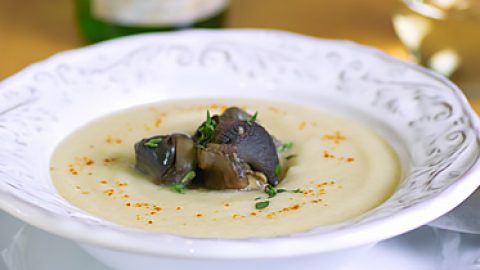 Суп из сельдерея, фенхеля и груши с гарниром из улиток