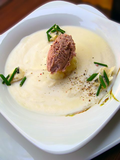 Суп-пюре из цветной капусты с сыром рокфор