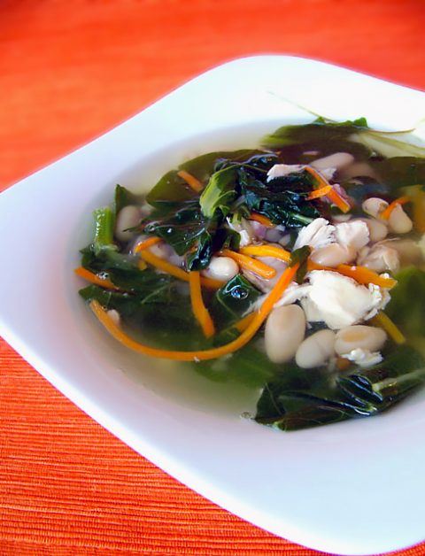 Суп с фасолью и мангольдом в итальянском стиле