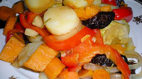 Овощи, запеченные с розмарином, тимьяном и силаном