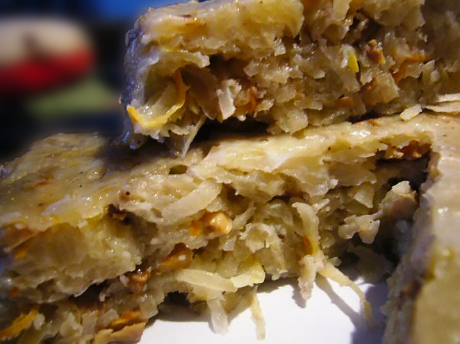 Картофельный пирог с грибами и квашеной капустой