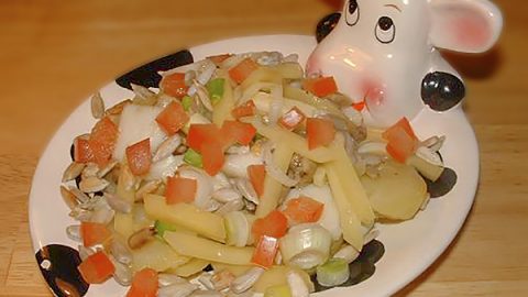 Картофельный салат с семечками