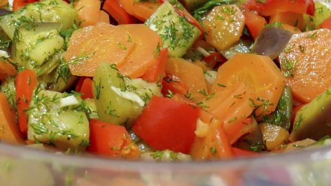 Салат из маринованных баклажанов, моркови и болгарского перца