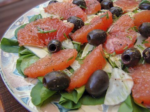Салат с грейпфрутом, фенхелем и маслинами