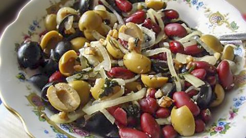 Салат из фасоли с оливками
