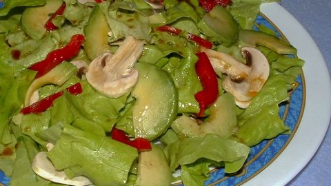 Салат со свежими шампиньонами и авокадо
