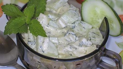 Салат с яблоками, огурцами и мятой (Svaigums)