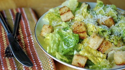 Салат Цезарь (Caesar Salad)