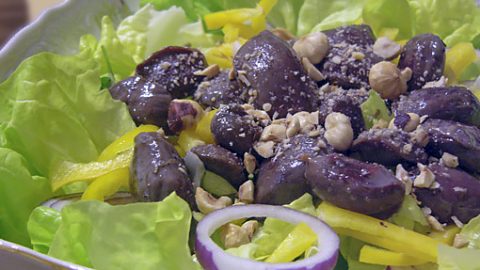 Салат с конфи из утиных желудков (Salade de Gésiers de Canard Confits)