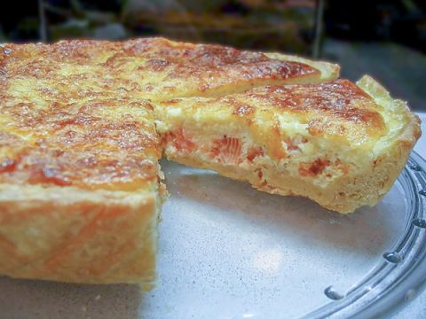 Лотарингский пирог (киш лорен) с лососем