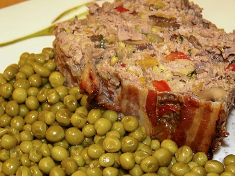 Мясной рулет с беконом и овощами (Meatloaf)