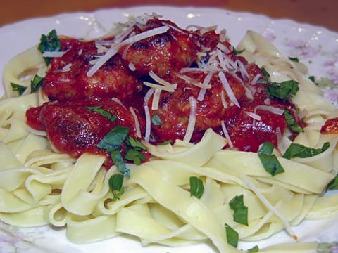 Тефтельки по-итальянски в томатном соусе