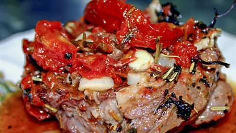 Мясо, тушенное в помидорах
