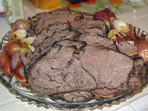 Мясо, запеченное в соусе из кофе и перца