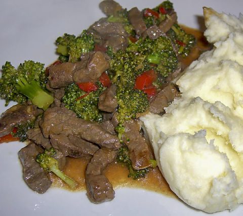 Говядина и брокколи стир-фрай (Stir-Fried Beef and Broccoli)