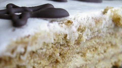 Песочно-ореховый торт со сметанным кремом