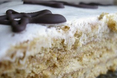 Песочно-ореховый торт со сметанным кремом