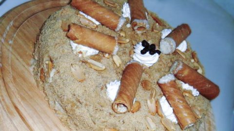 Простой песочный торт с заварным кремом