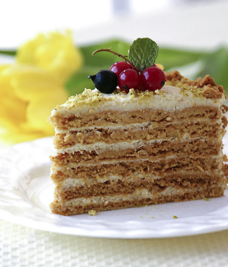 Mедовый торт с кремом из варёной сгущёнки (“Рыжик”)