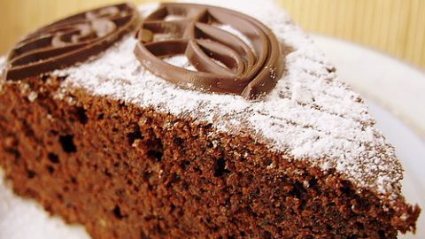 Шоколадный торт с маком